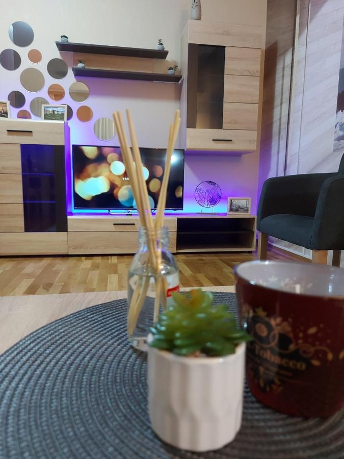 Apartman Espresso Sa Parkingom Sremska Mitrovica Dış mekan fotoğraf
