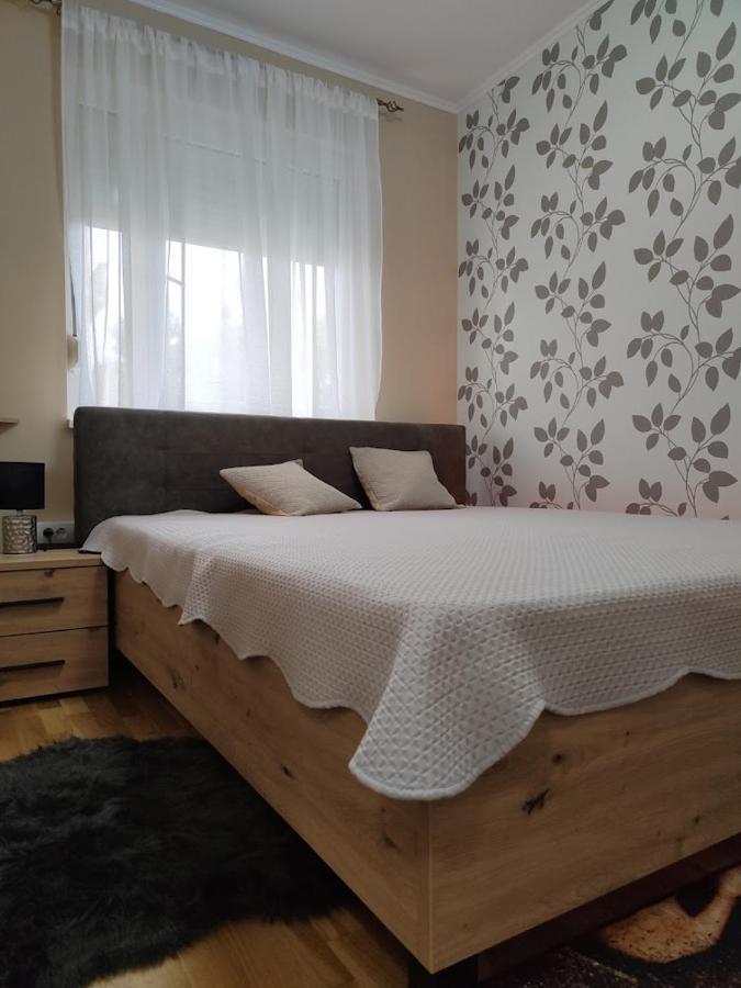 Apartman Espresso Sa Parkingom Sremska Mitrovica Dış mekan fotoğraf