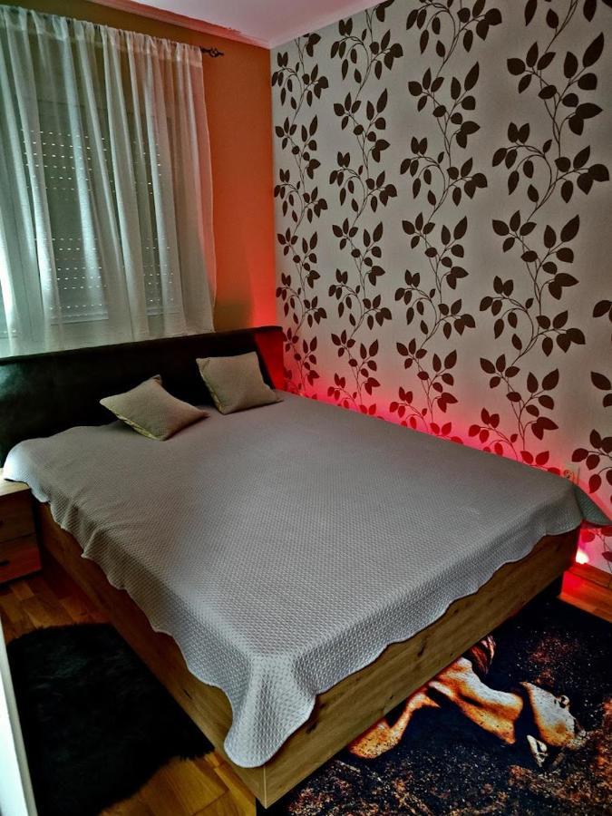Apartman Espresso Sa Parkingom Sremska Mitrovica Dış mekan fotoğraf