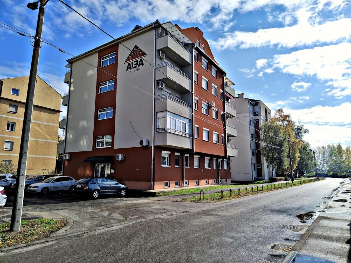 Apartman Espresso Sa Parkingom Sremska Mitrovica Dış mekan fotoğraf