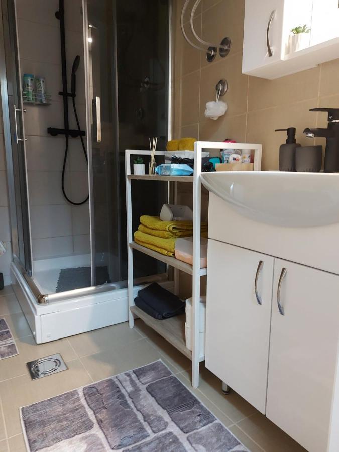 Apartman Espresso Sa Parkingom Sremska Mitrovica Dış mekan fotoğraf
